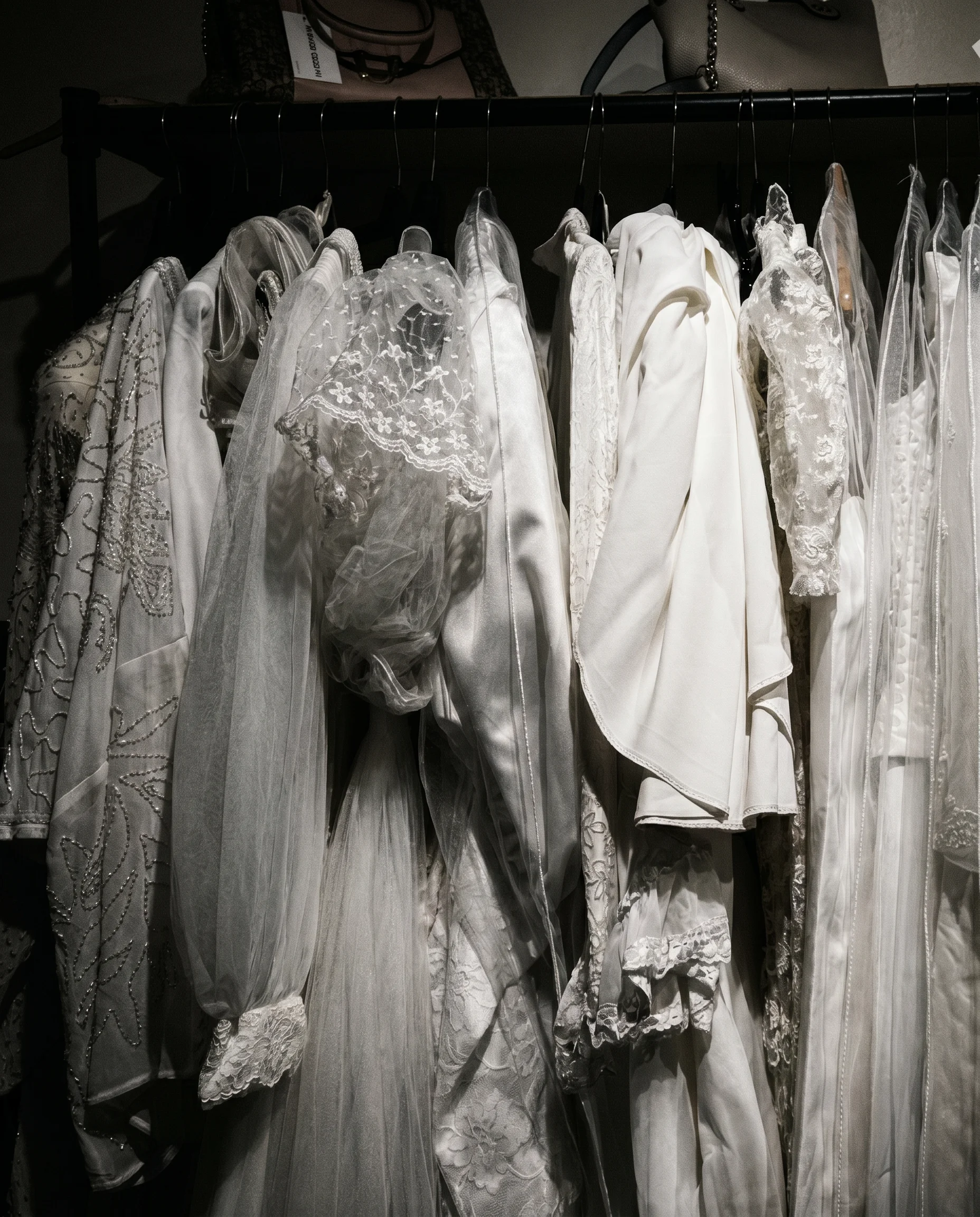 Dámské vintage oblečení ve Vintage Room 31 v Praze, fotografie 12