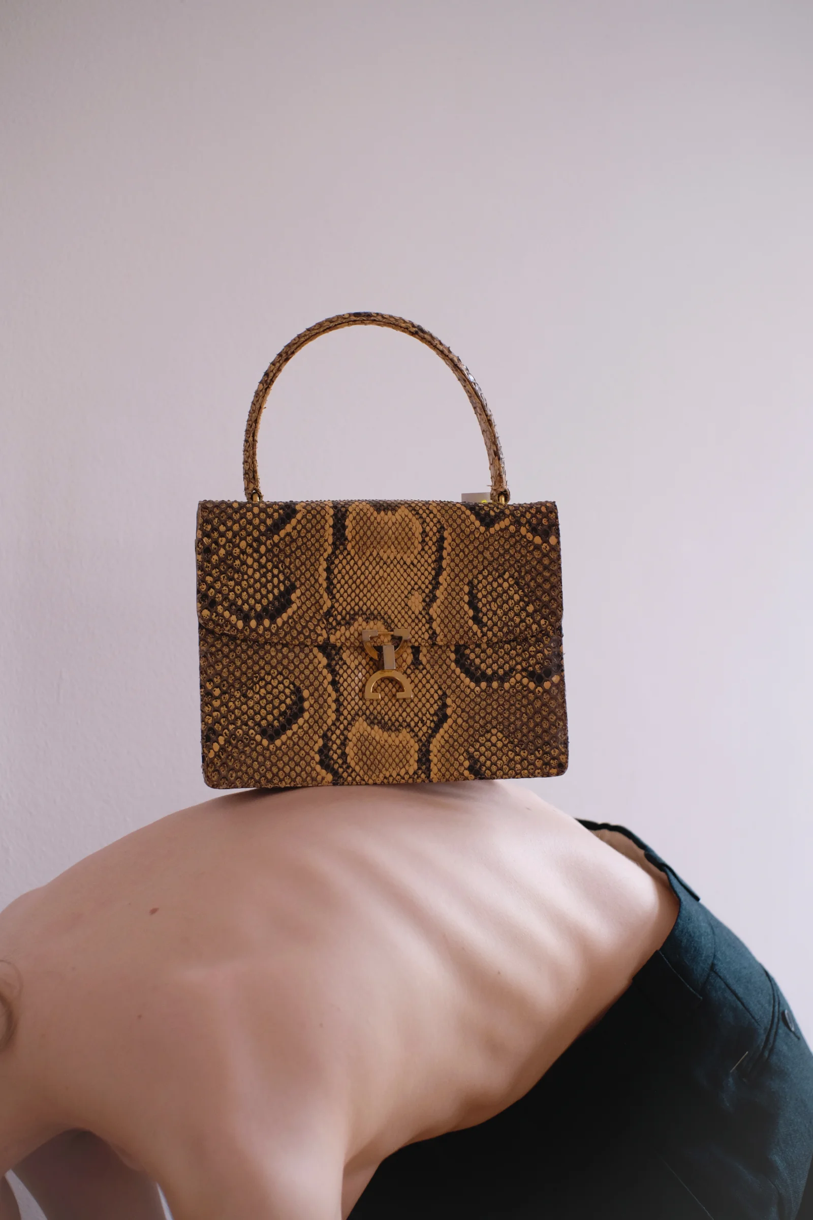 Lookbook 07, Vintage Room 31